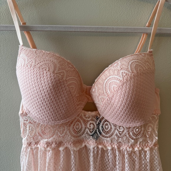 Pink lace nightgown - Picture 3 of 5